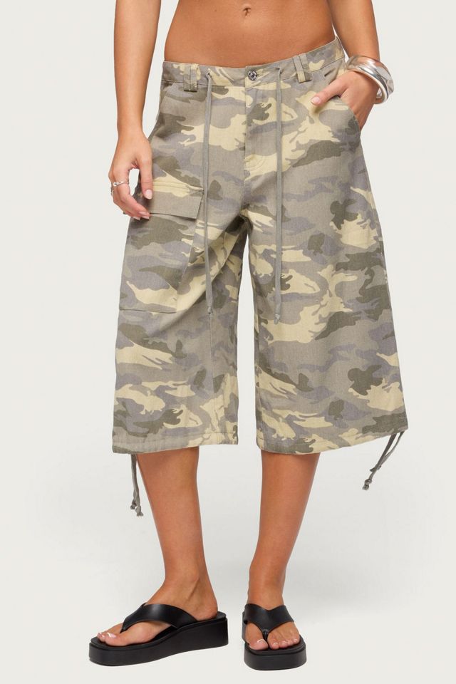 Edikted Camo Cargo Bermuda Shorts - Grigio