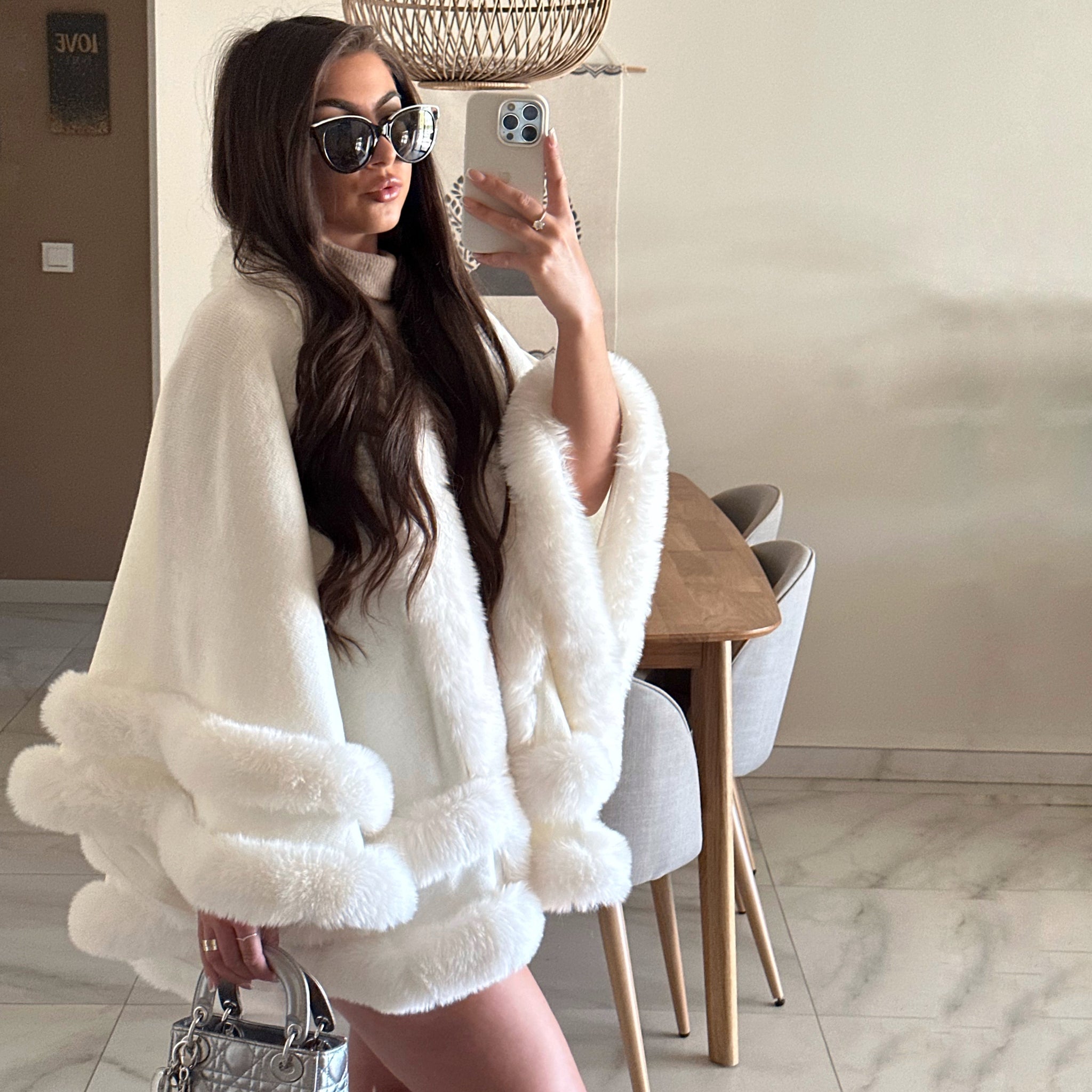 VIP Faux Fur Cape - Crema