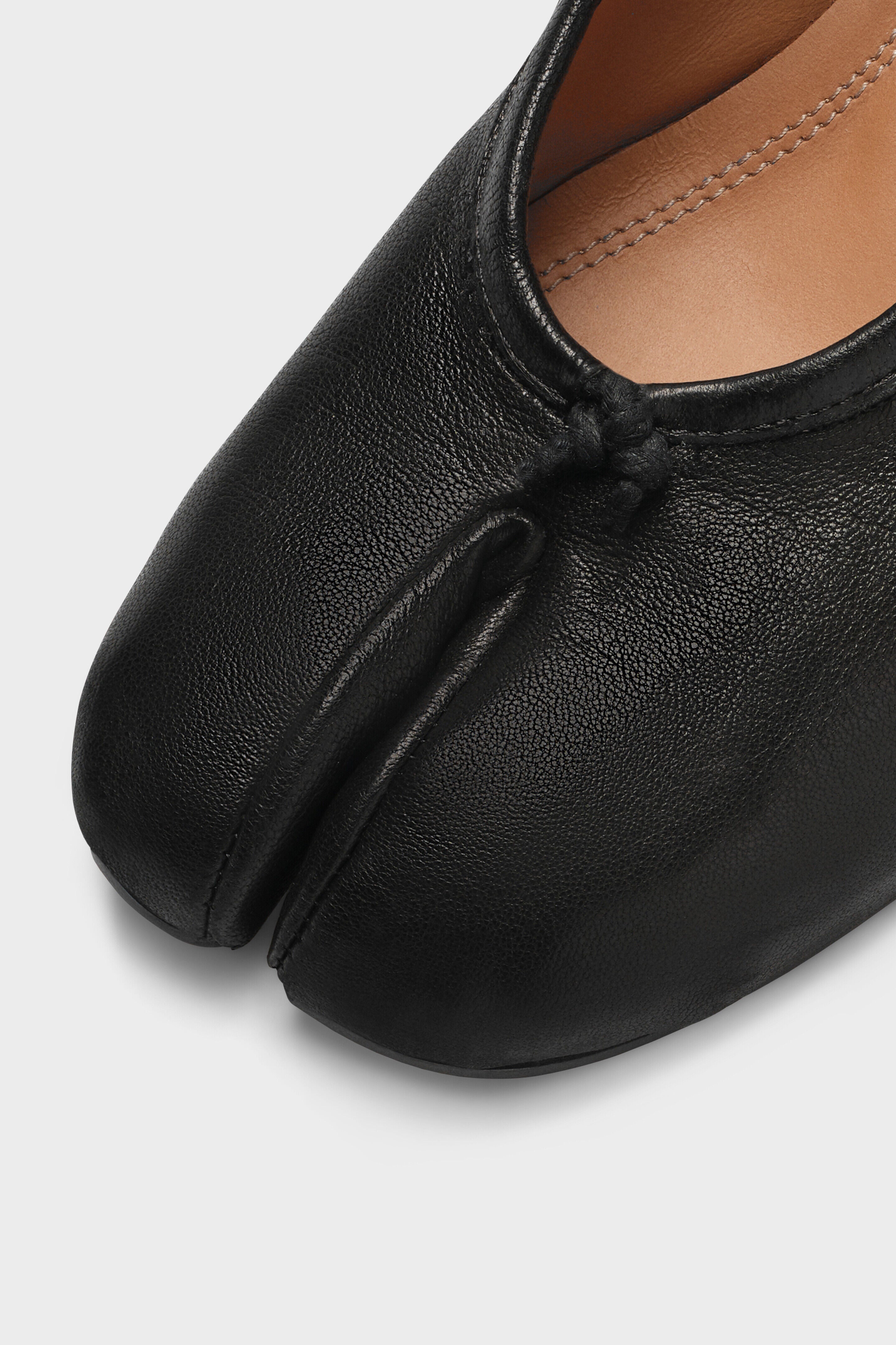 Corvina Ballerina con Tacco Basso - Nero