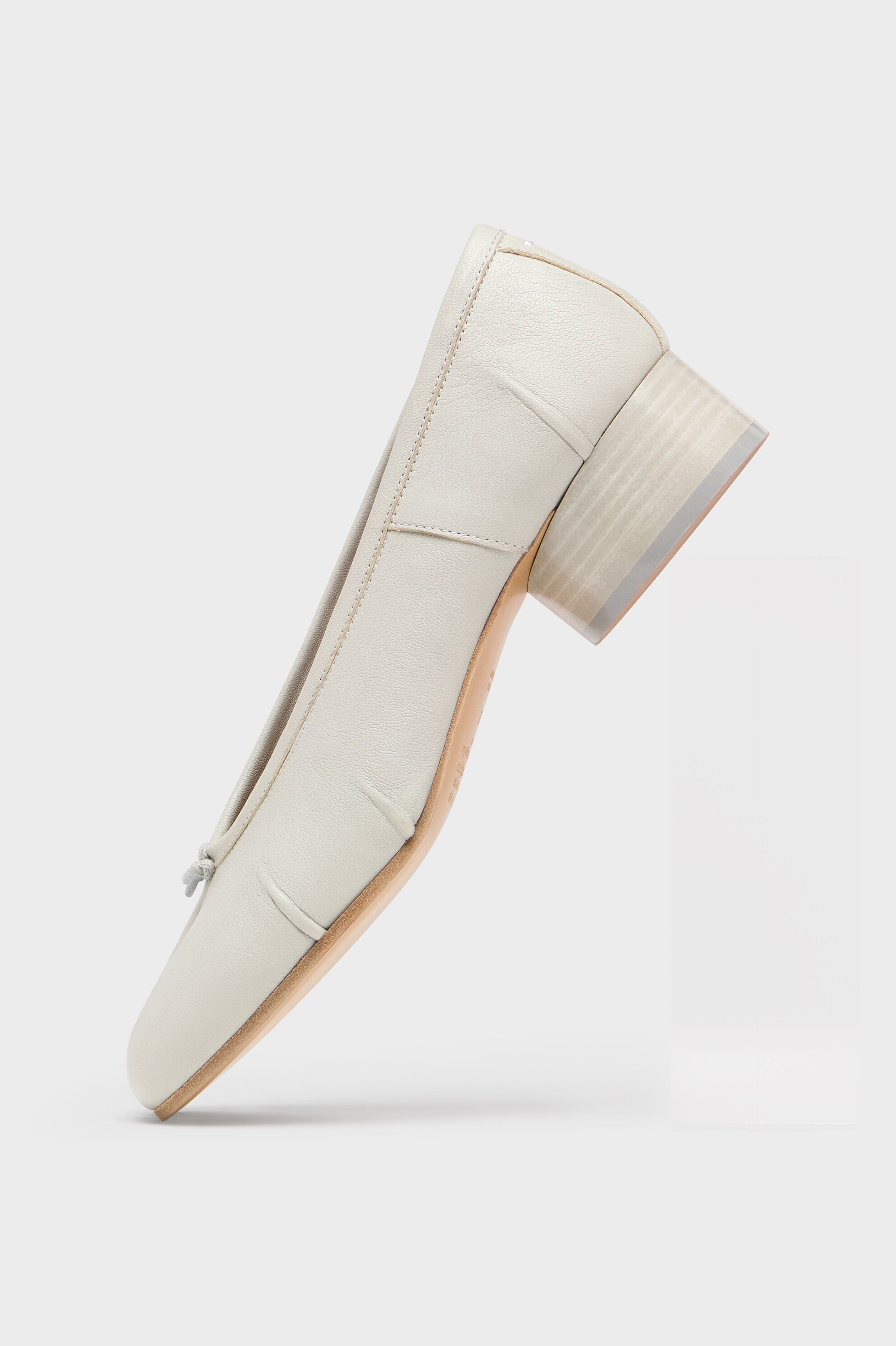 Corvina Ballerina con Tacco Basso - Alabastro
