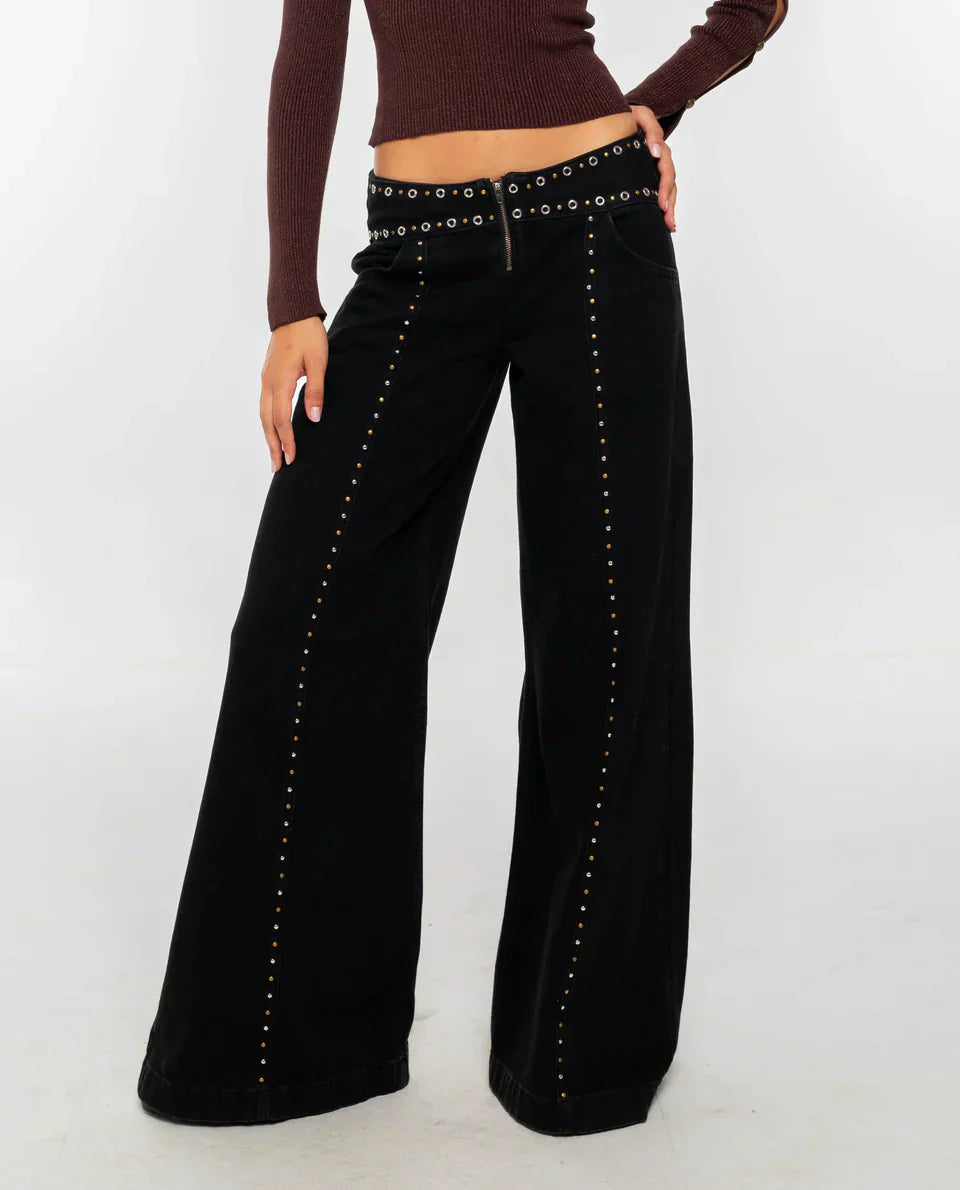 Jeans con borchie