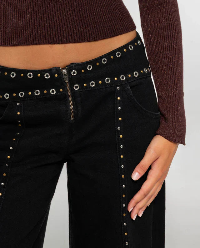 Jeans con borchie